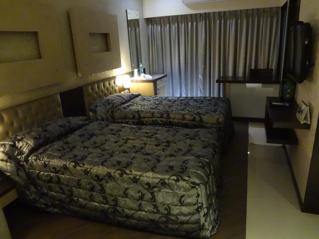 Hotel Capitol 塞恩 外观 照片