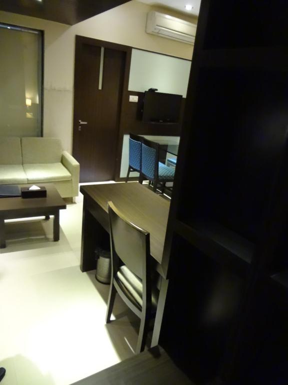 Hotel Capitol 塞恩 外观 照片