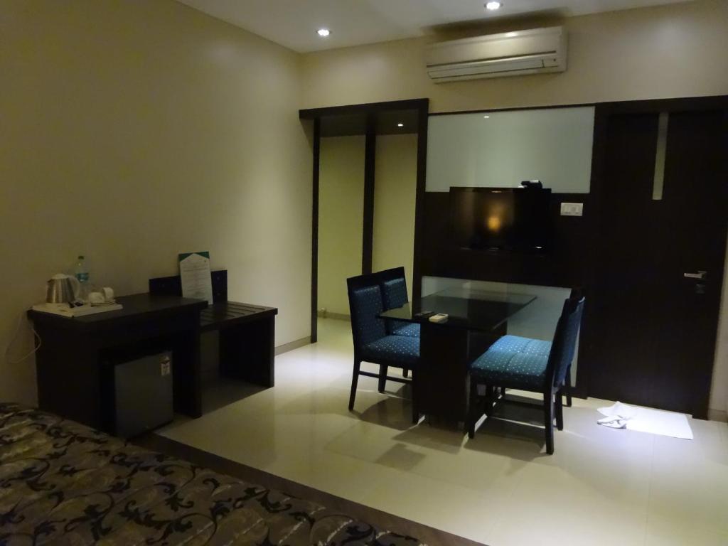 Hotel Capitol 塞恩 外观 照片