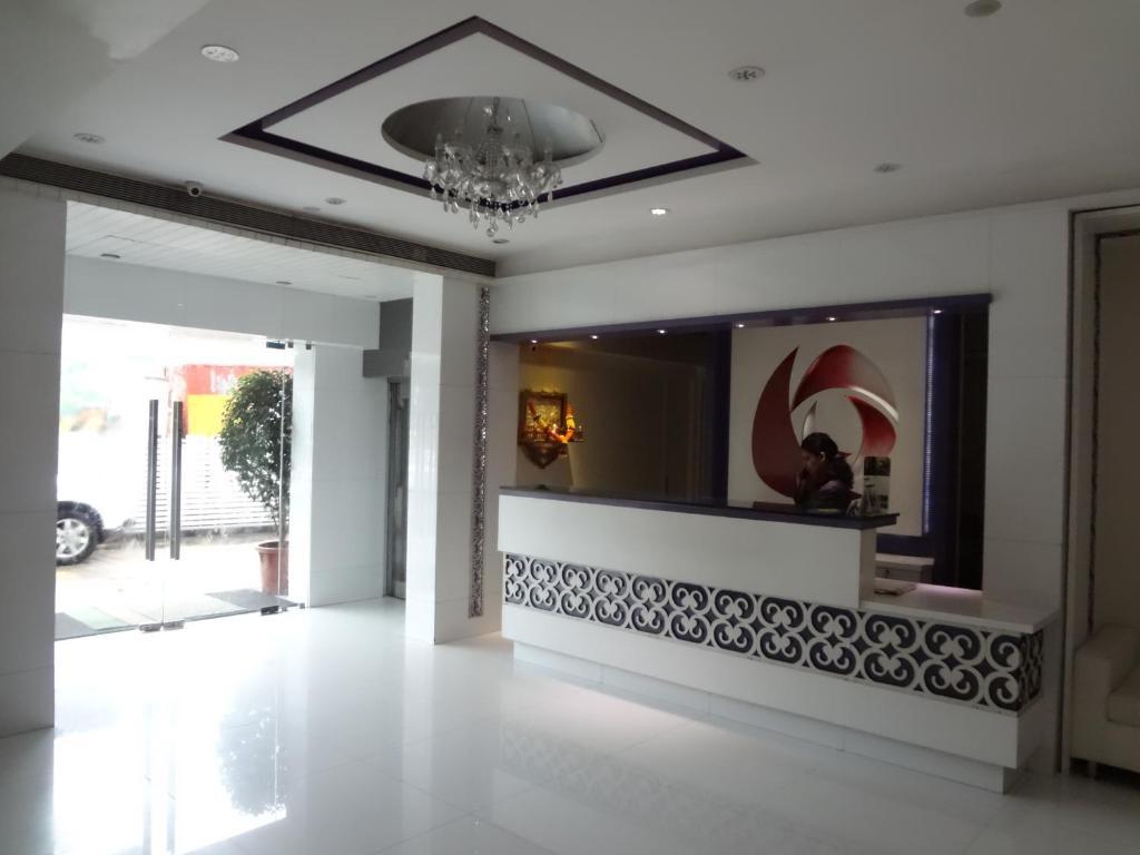 Hotel Capitol 塞恩 外观 照片