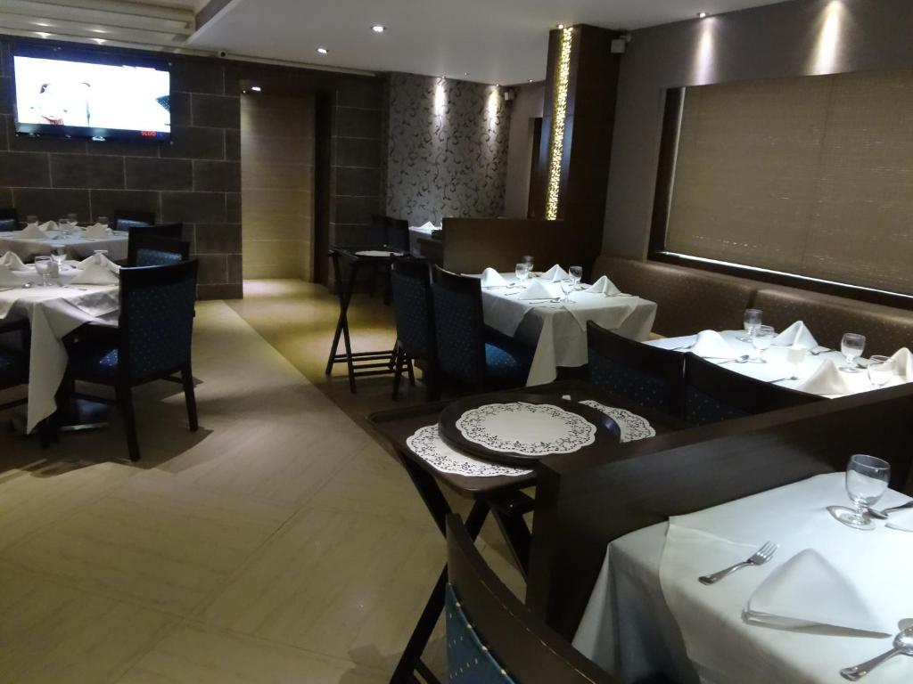 Hotel Capitol 塞恩 外观 照片