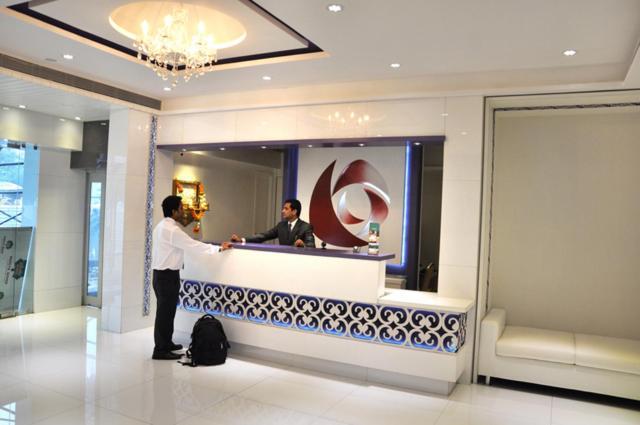 Hotel Capitol 塞恩 外观 照片