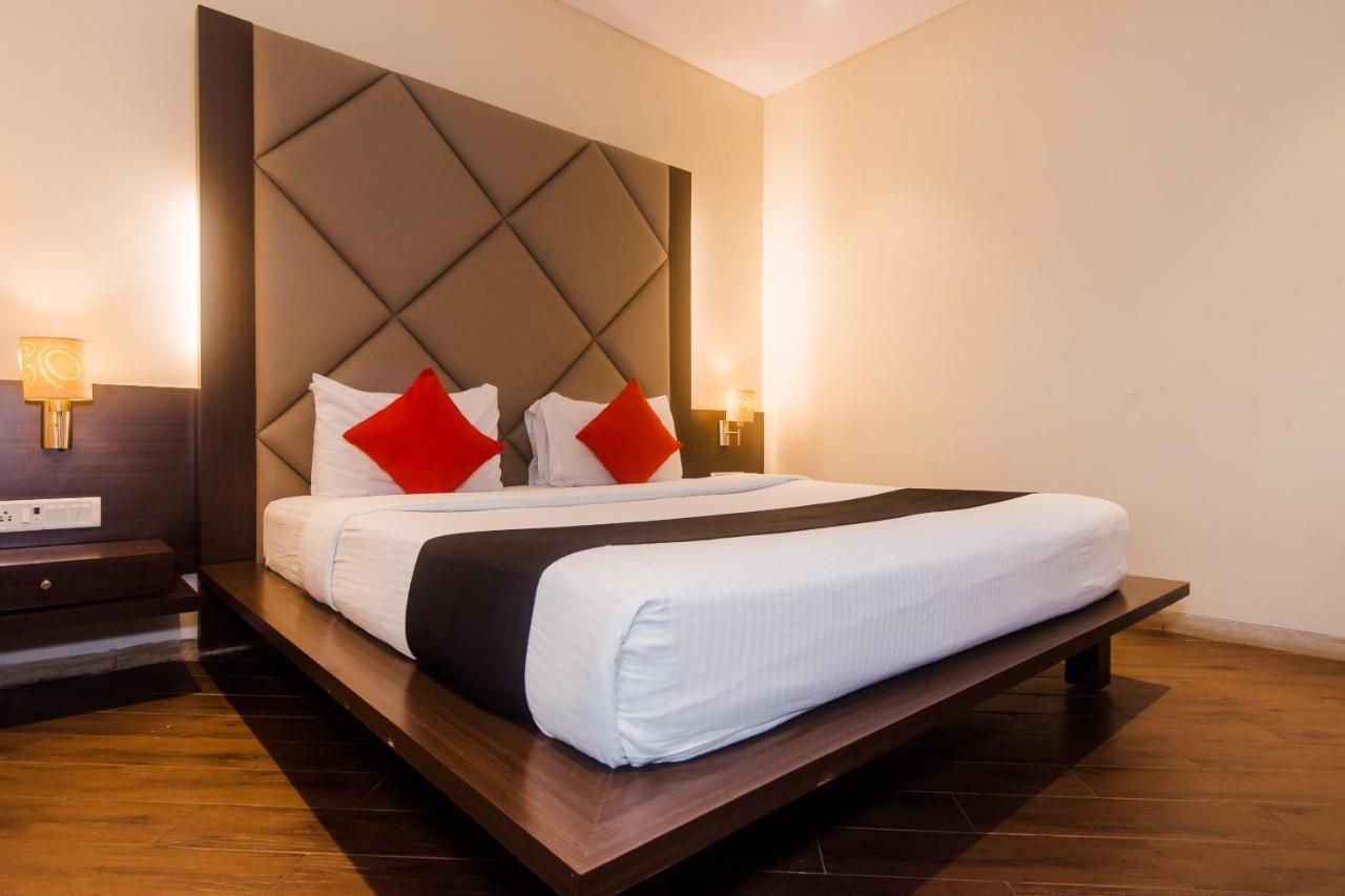 Hotel Capitol 塞恩 外观 照片